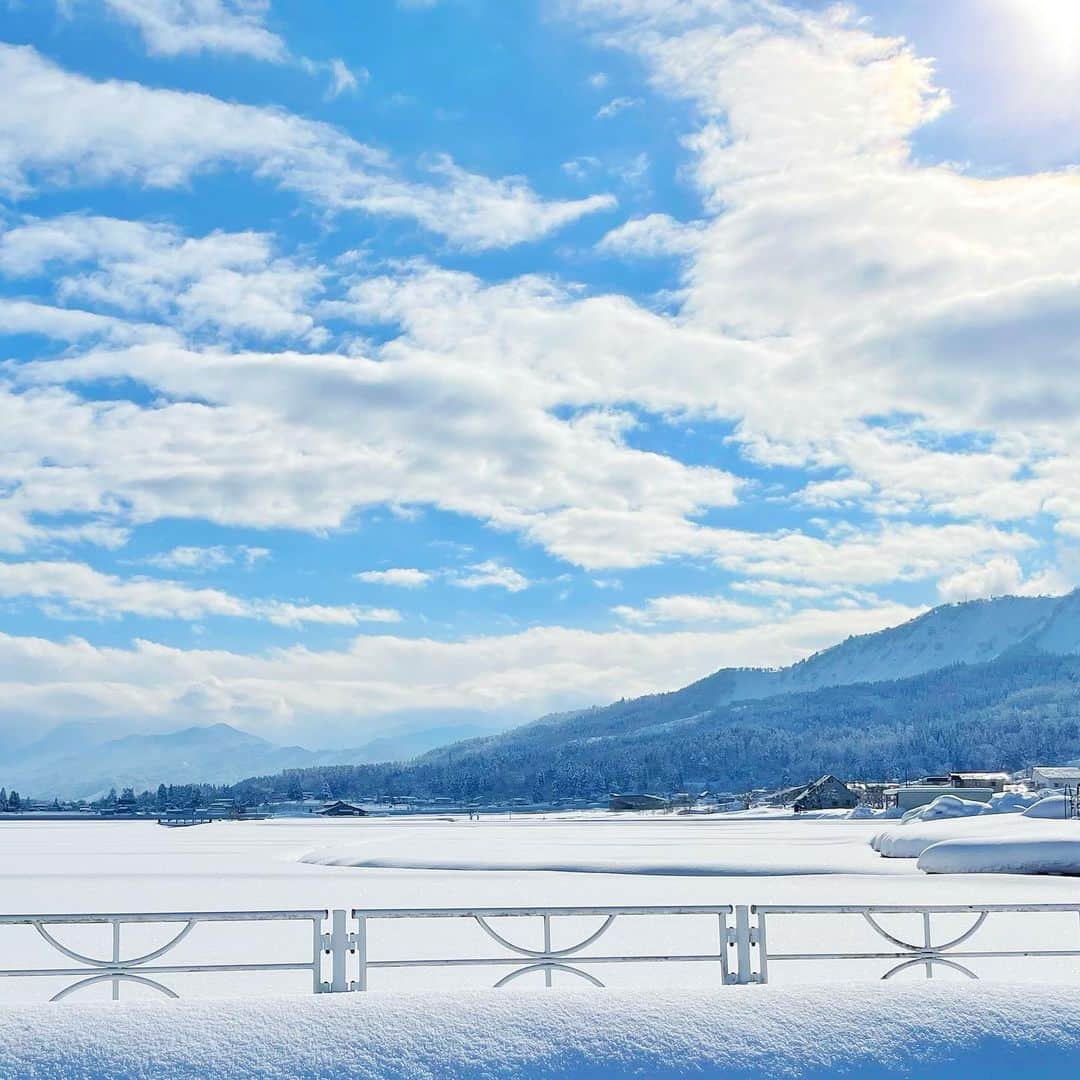 mizutamaさんのインスタグラム写真 - (mizutamaInstagram)「今日は青空がとっても気持ちいい1日だったな☺️  明日から寒波だってさ…。  #米沢」1月6日 17時29分 - mizutamahanco