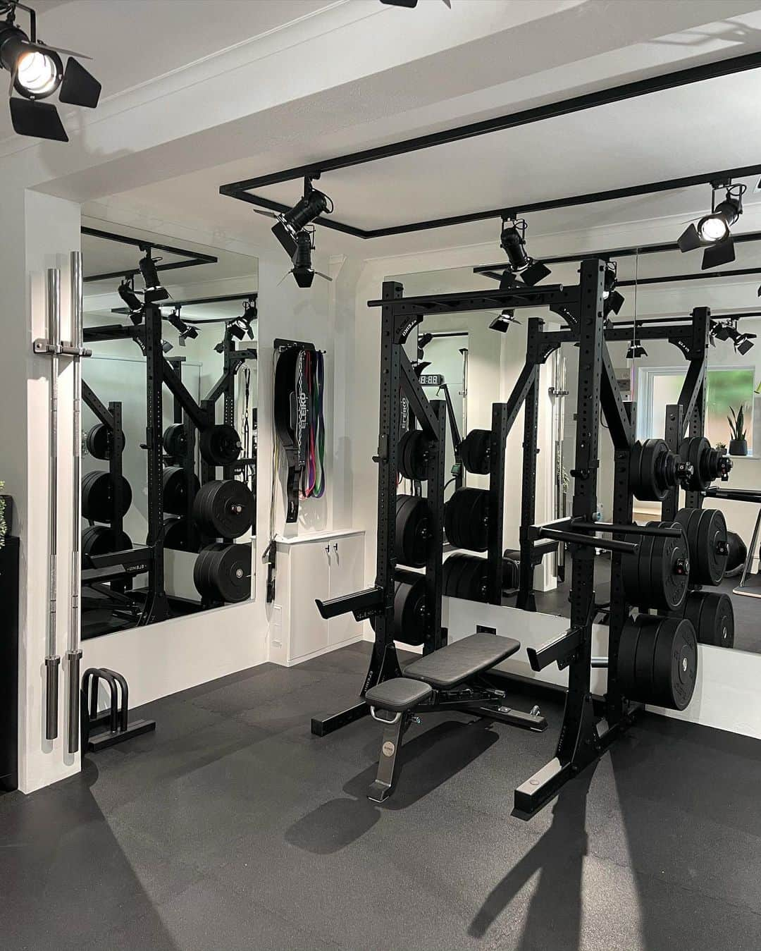 Zanna Van Dijkさんのインスタグラム写真 - (Zanna Van DijkInstagram)「Home Gym Transformation 🔥💪🏼  Tag a workout buddy & swipe right to see the before and afters of the @oursurreynest garage gym 🏋🏼‍♀️ It’s finally finished and we are SO unbelievably grateful for this space. It is the first room of our new home to be 100% completed because you know... priorities 🤣🙈 I can’t wait to film lots of fitness content for you guys in here, so let me know in the comments if you have any requests 🥰♥️  Further in depth info on the gym is on @oursurreynest but here’s the basics: ➡️ @eleiko_uk equipment ➡️ @pavigym flooring via @strongerstudios ➡️ @mrresistor68 lighting ➡️ @concept2uk rower & ski erg ✨ #homegym #homegymsetup #homegymdesign #oursurreynest #garagegym #garagegymlife」1月6日 17時42分 - zannavandijk