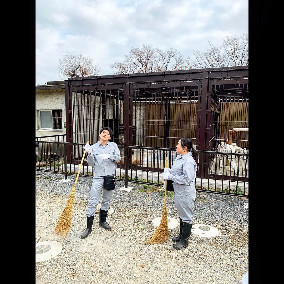 土佐卓也さんのインスタグラム写真 - (土佐卓也Instagram)「今日の家族写真 「今日は丸山礼と1日動物園ロケ❗️また告知します🦁寒くなってきたので、皆さん体調管理徹底しましょう👊」 卓也  #土佐兄弟 #家族写真 #丸山礼 #動物園  #CultureZ #文化放送 #あるある土佐カンパニー #土佐カン #木村拓哉 さん #リスペクト #staysafe  #staypositive」1月6日 17時43分 - takuyatosa1