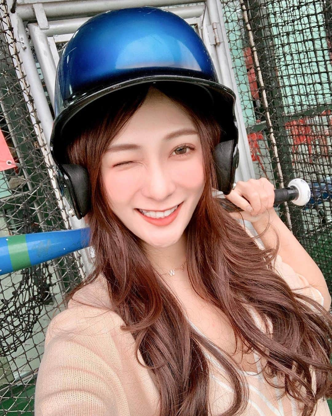 漢娜Hannahさんのインスタグラム写真 - (漢娜HannahInstagram)「要不要來個愛的全壘打 🥎」1月6日 17時51分 - callmetsts