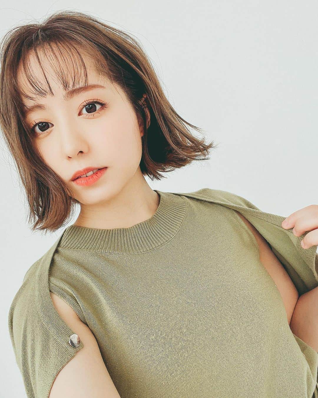 前田美里さんのインスタグラム写真 - (前田美里Instagram)「本日より #虚言癖倶楽部  公演グッズがオンラインでも購入できます。💚  https://pius.shop-pro.jp/  お気に入りの写真がいっぱいあるのでぜひ公演をご覧になれない方も、GETしていただけたら嬉しいです💚 . .  #火曜日 #舞台 #撮影  #redyazel  #photo #ショート #ボブ #ファインダー越しの私の世界 #被写体 #写真好きな人と繋がりたい  #おうち時間 #stayhome #写真 #ヲタク #櫻坂46 #欅坂46 #日向坂46 #フォロー #フォロワー募集中  #idol #fashion #japanesegirl #follow #followme #좋아요 #팔로우미 #팔로미 #오오티디」1月6日 17時51分 - maeda_misato