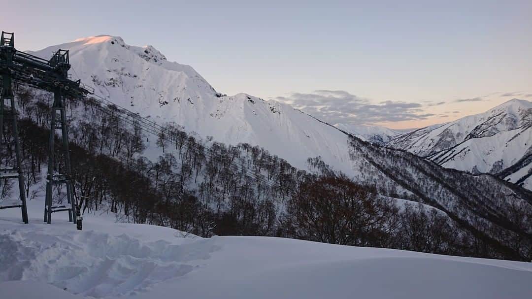 TOBU RAILWAY（東武鉄道）さんのインスタグラム写真 - (TOBU RAILWAY（東武鉄道）Instagram)「. . 🚩Tanigawadake Tenjindaira Ski Resort - Gunma Japan . . . [Enjoy winter sports at Tanigawadake Tenjindaira Ski Resort in Gunma Prefecture!] . . "Tanigawadake Tenjindaira Ski Resort" is located in the Tanigawadake, which is counted as one of the 100 famous mountains in Japan. How about enjoying winter sports at Ski Resort where snow is as soft as powder? . . #visituslater #stayinspired #nexttripdestination . . . #gunma #tanigawadake #tenjindaira #snowjapan #japansnow #japantrip #discoverjapan #travelgram  #tobujapantrip #unknownjapan #jp_gallery #visitjapan #japan_of_insta #art_of_japan #instatravel  #japan #instagood #travel_japan #exoloretheworld #ig_japan #explorejapan #travelinjapan  #beautifuldestinations #japan_vacations #beautifuljapan #japanexperience」1月6日 18時00分 - tobu_japan_trip