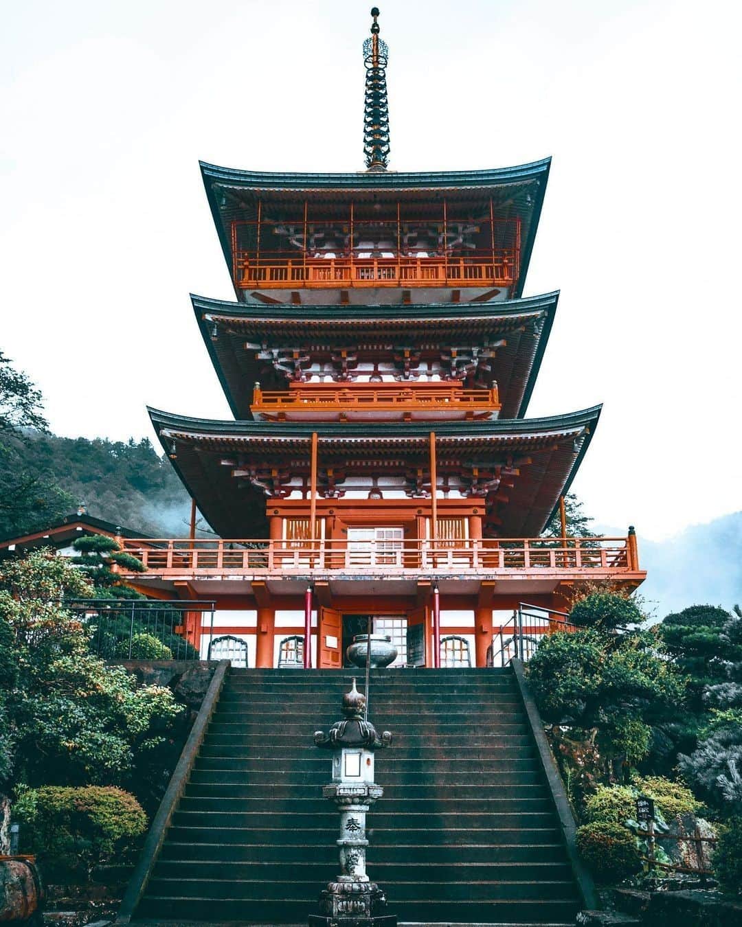 Visit Wakayamaさんのインスタグラム写真 - (Visit WakayamaInstagram)「.⠀ Seiganto-ji Temple stands nobly along the Kumano Kodo pilgrimage route. ⠀ This brilliant red three-story pagoda is the oldest structure in the Kumano area. ⠀ 📸 @js_sie_story⠀ 📍 Nachisan Seiganto-ji Temple, Wakayama」1月6日 18時00分 - visitwakayama