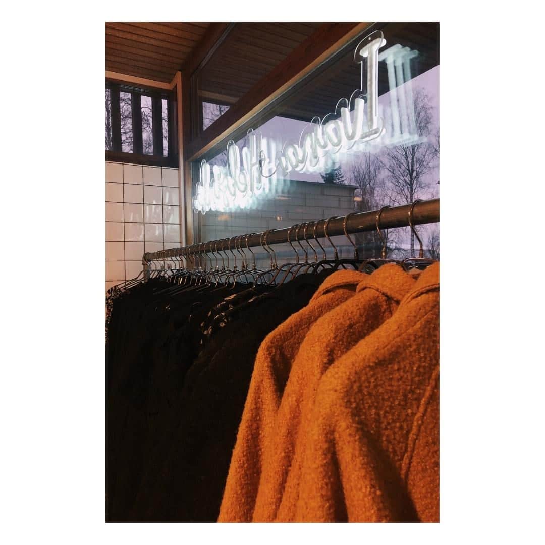 イヴァナ ヘルシンキのインスタグラム：「it’s Epiphany and our store is closed today. We are open tomorrow 12-18.」