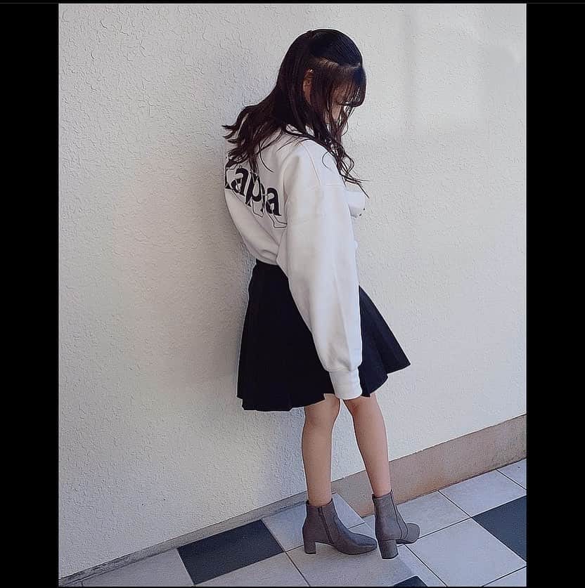 杉山緋那のインスタグラム：「たまにはスカートも〜❔」