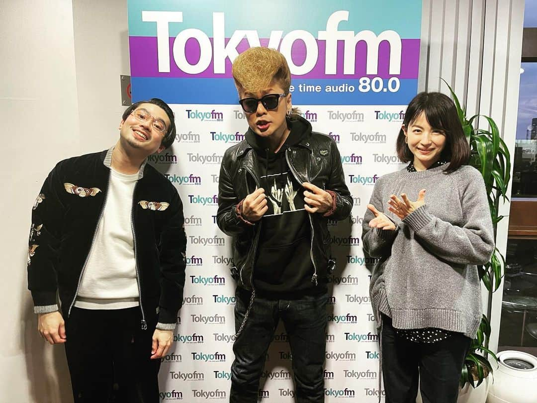 綾小路翔さんのインスタグラム写真 - (綾小路翔Instagram)「Tokyo FM「THE TRAD」お邪魔して参りました。﻿ ハマくんと平井さんにお逢い出来たのが嬉しすぎて、進行すっ飛ばしてしょうもない話ばかり捲し立ててしまいました。﻿ いやー楽しかった。﻿ お二人共、本当にありがとうございました。﻿ ﻿ 準レギュラーとしての心構えは出来ているので、いつでもお声掛けお待ちしております。﻿ ﻿ #TokyoFM﻿ #THETRAD﻿ #ハマオカモト﻿ #平井理央 ﻿ #綾小路翔﻿ #radiko」1月6日 17時53分 - showayanocozey