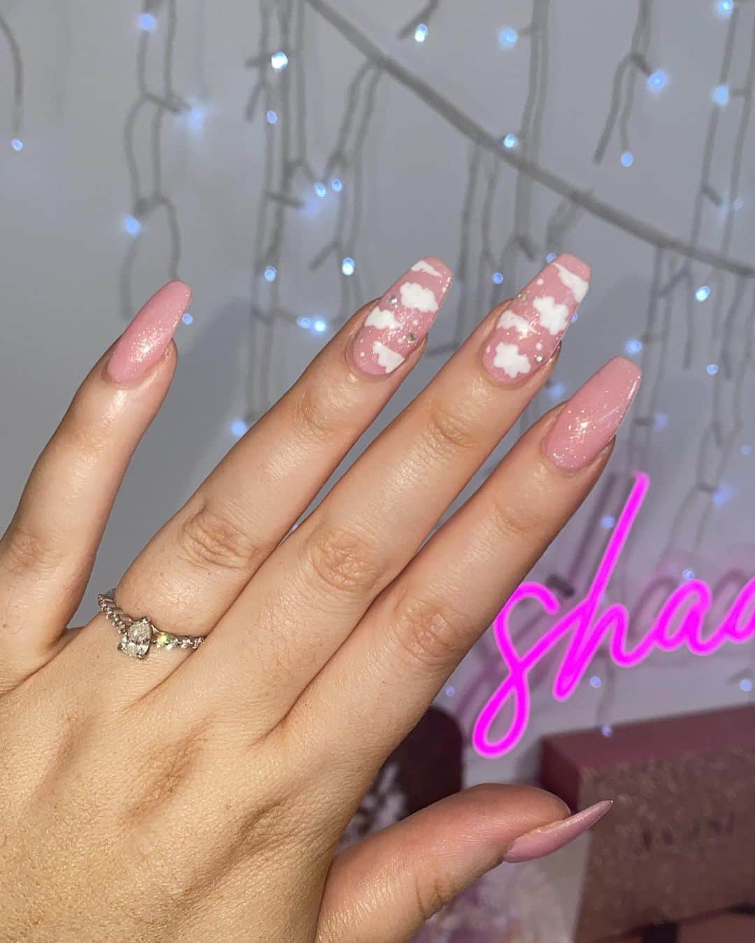 Shannonさんのインスタグラム写真 - (ShannonInstagram)「Hamish chose this design for me for my bachelorette party 🤍💓💍☁️ forgot to post 💅🏼」1月6日 17時54分 - shaaanxo