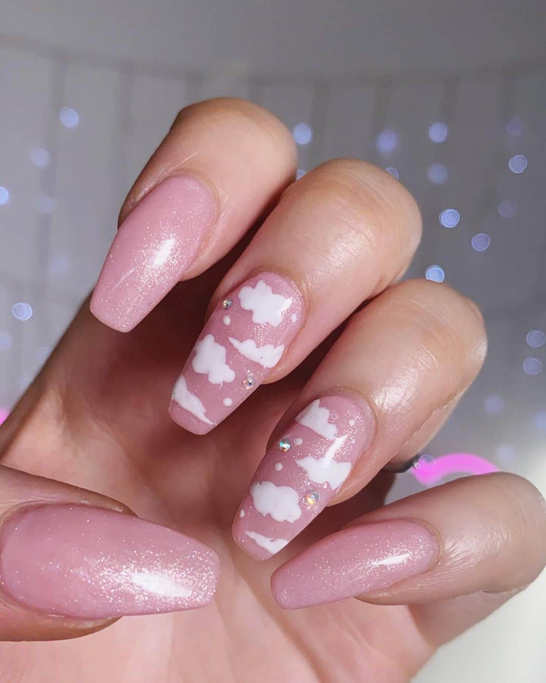 Shannonのインスタグラム：「Hamish chose this design for me for my bachelorette party 🤍💓💍☁️ forgot to post 💅🏼」