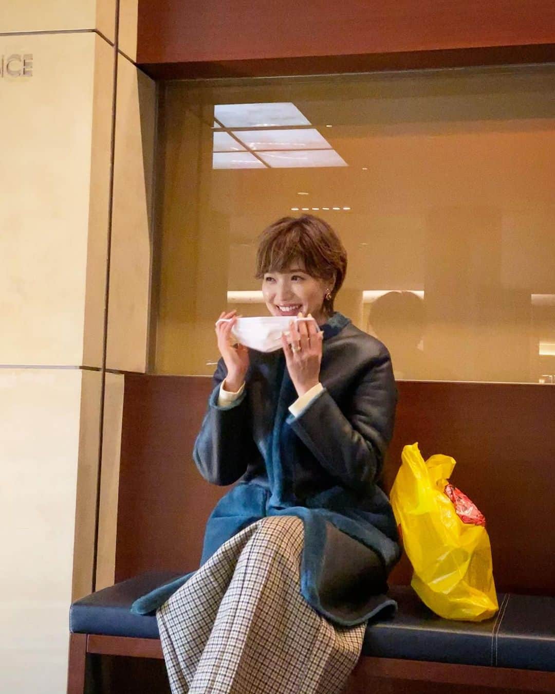 廣瀬規子のインスタグラム：「#お嬢キャメラマン📸 ・ ロックしてても、何故かちゃんと カメラにして撮ってる、、、🤭 ・ そして相変わらずの撮りすぎ注意報😅 ・ ・ ま、でも、撮りすぎくらいが有難いけど、、🤭🤣 ・ ・ #4歳 #4歳のカメラマン #ママと娘 #仲良し親子」