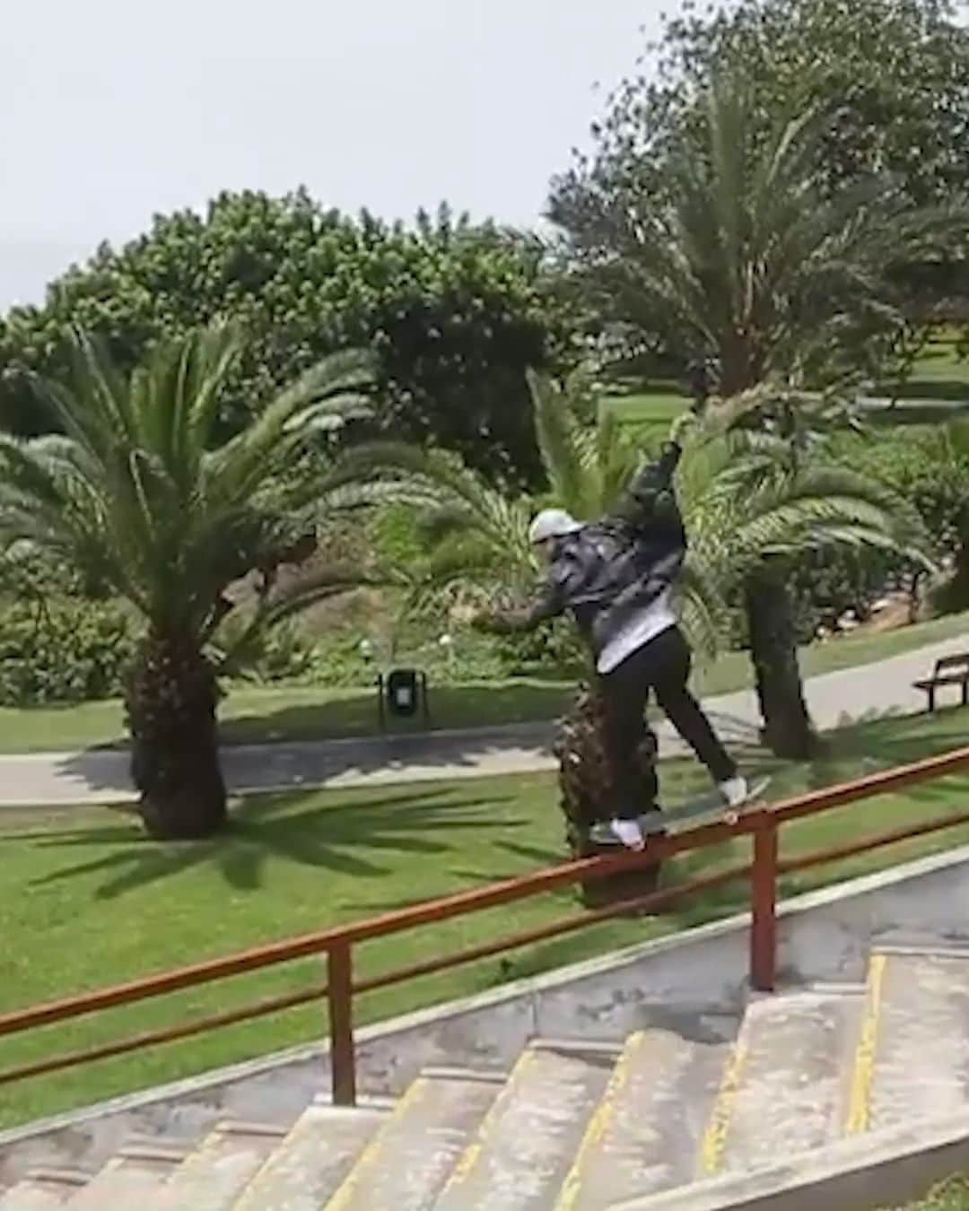 レッドブルのインスタグラム：「@angelo.caroficial reached maximum velocity in less than 2 seconds just then?! 🤯😂  📽 : @fabrizzio.caro #redbull #givesyouwiiings #skate #skateboarding #skatelifestyle #skatelife」