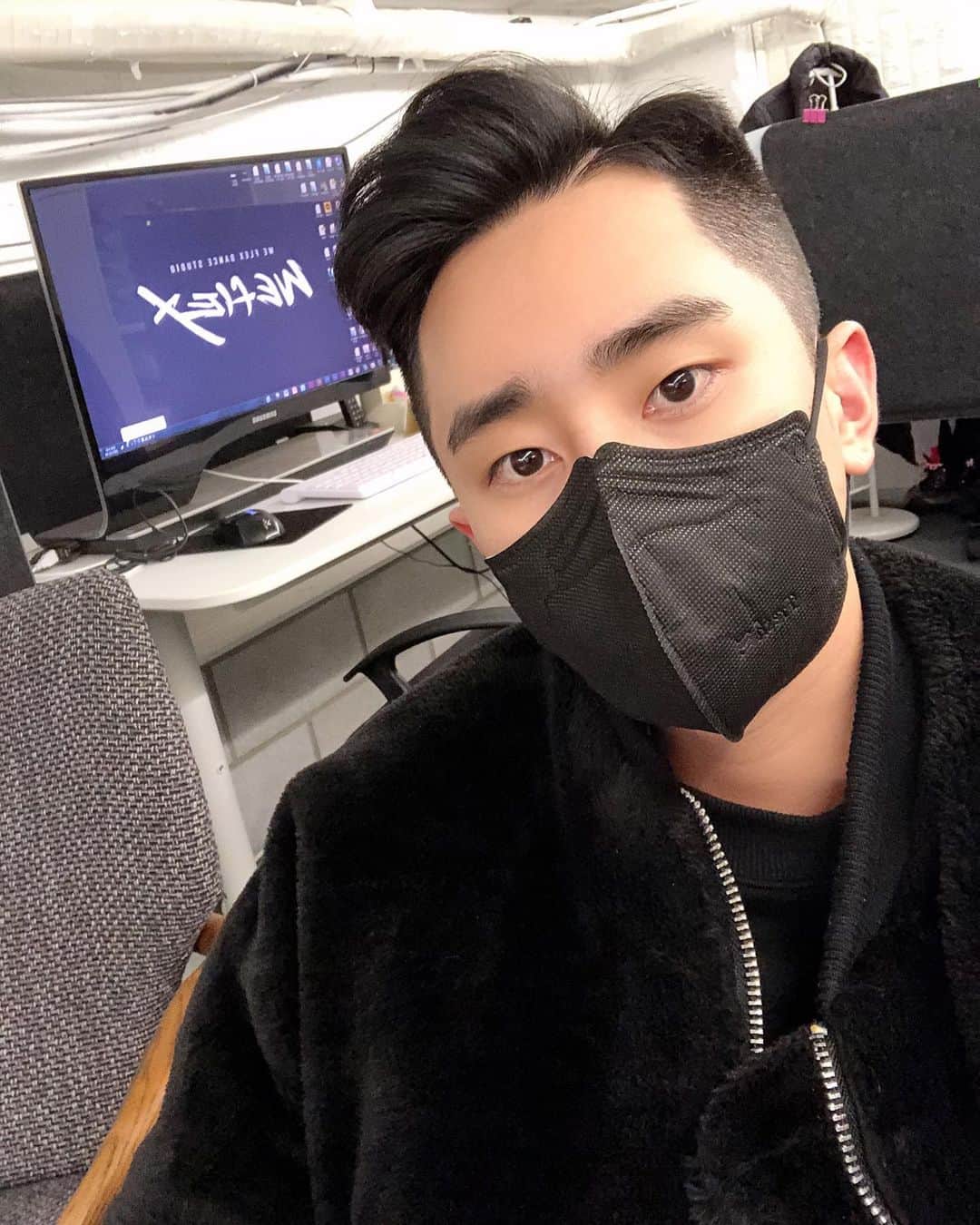 のインスタグラム：「코로나 좀 없애주세요. 마스크 좀 벗게」