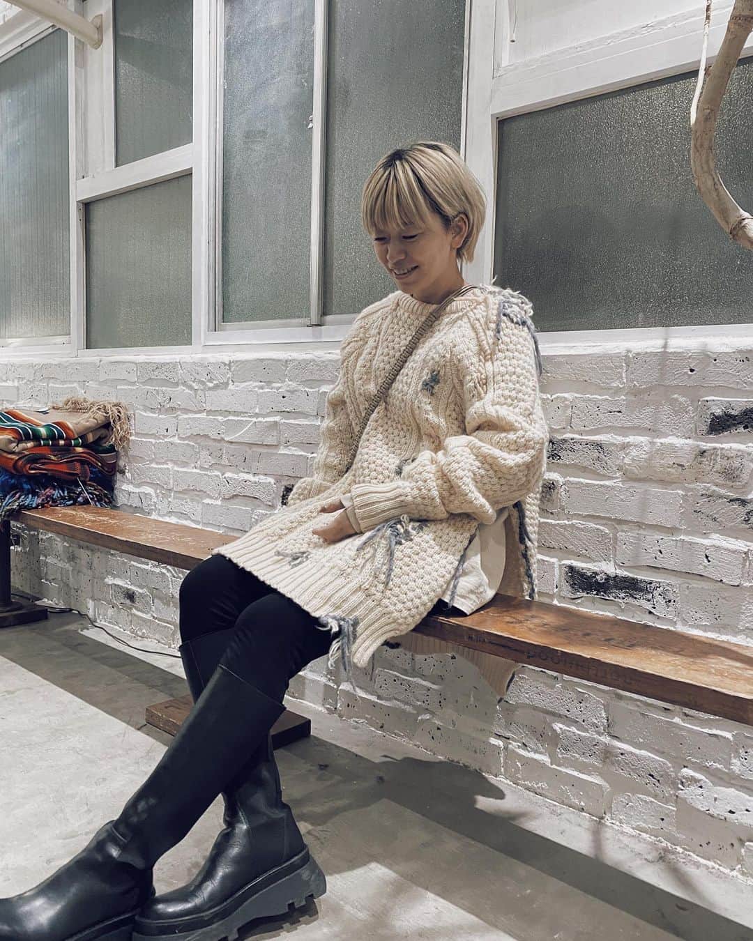 藤田敦子のインスタグラム：「ㅤ vintageリメイクニットお気に入り。 またお店遊び行きたいな。 #blendacoordinate」