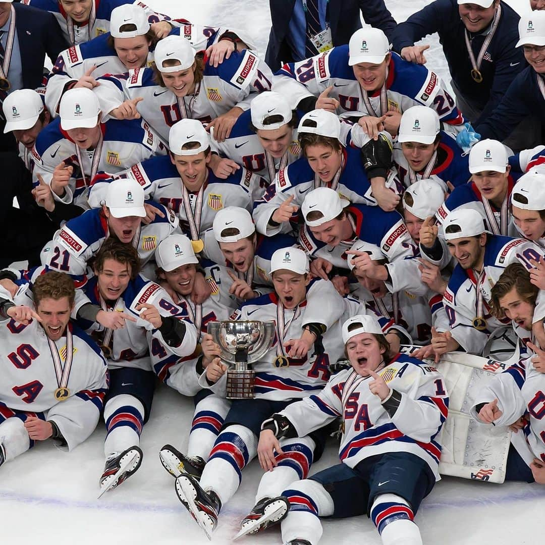 オリンピックチャンネルさんのインスタグラム写真 - (オリンピックチャンネルInstagram)「Congratulations to @usahockey on becoming your 2021 @IIHFHockey #WorldJuniors Champions. 🇺🇸🥇」1月6日 18時07分 - olympicchannel_x