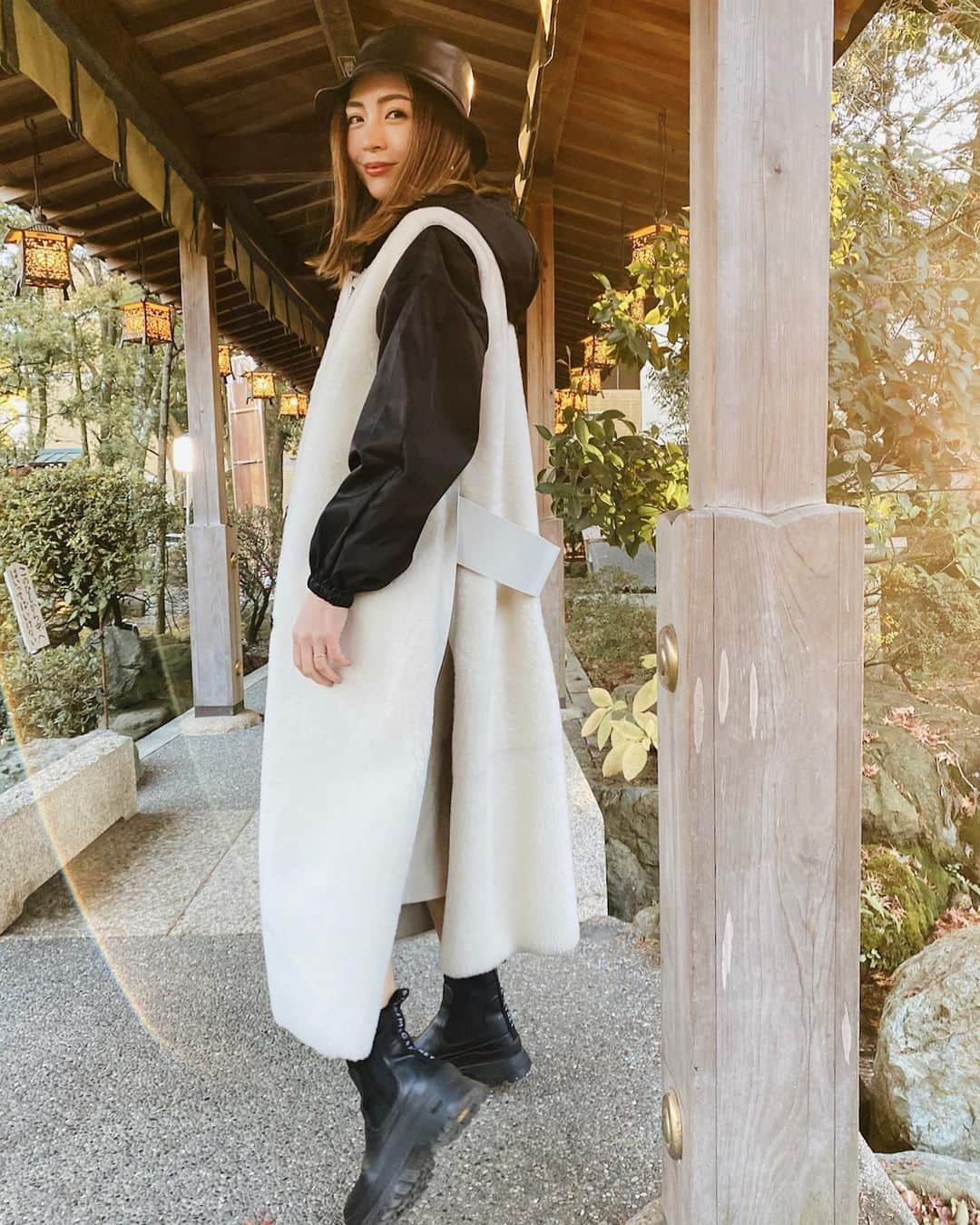 里見茜さんのインスタグラム写真 - (里見茜Instagram)「沢山DMをいただくので私服はタグ付けしておきます♡ 毎年着てる白のアウターは @jilsander 🪐  重ね着して着ると凄く可愛いの☺️✨  #fashion  #fashionstyle  #jilsander」1月6日 18時19分 - satomiakane