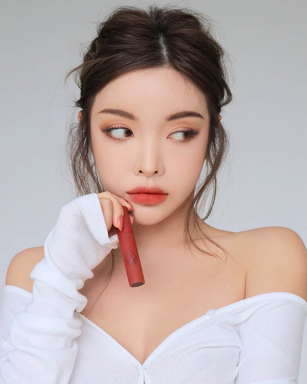 3CE Official Instagramさんのインスタグラム写真 - (3CE Official InstagramInstagram)「3CE BLURRING LIQUID LIP #SO_OVER 장미꽃을 그대로 담은 듯한 로지 컬러🌹 - A rose flower-inspired shade🌹 #3CE #3CEBLURRINGLIQUIDLIP」1月6日 18時20分 - 3ce_official