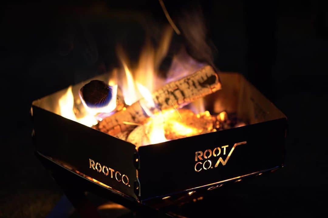 ROOT CO. Designed in HAKONE.さんのインスタグラム写真 - (ROOT CO. Designed in HAKONE.Instagram)「. A moment of bonfire.  #root_co #rootco #bonfire」1月6日 18時22分 - root_co_official