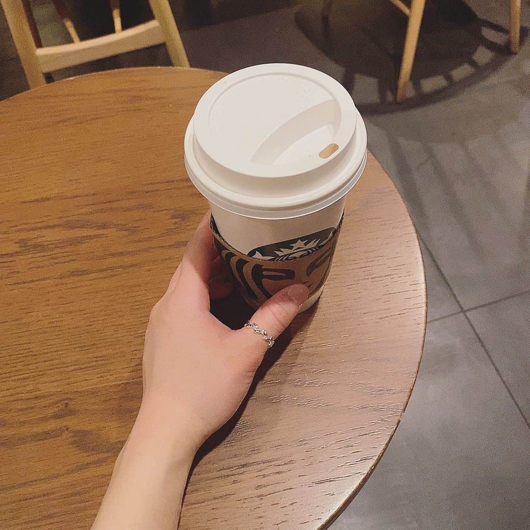 浦田直佳のインスタグラム：「. 明日から2度目の緊急事態宣言デスネ🚨🚨  前回は在宅勤務しながら 家具組み立てた記憶が…🛋💭  しばらくはお外ご飯できないから これを機に自炊始めるべきかな🤔 自炊始めなさいってお告げな気がする…！ . #表参道 #表参道カフェ #表参道ランチ  #カフェ巡り #カフェスタグラム #お洒落カフェ  #看護師 #美容看護師 #nurse  #美容好きな人と繋がりたい」
