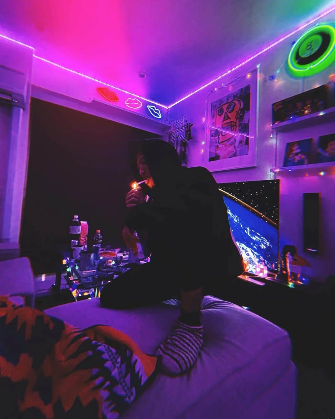 Staxx Tのインスタグラム：「Meet me at my crib🌈🌈🌈」