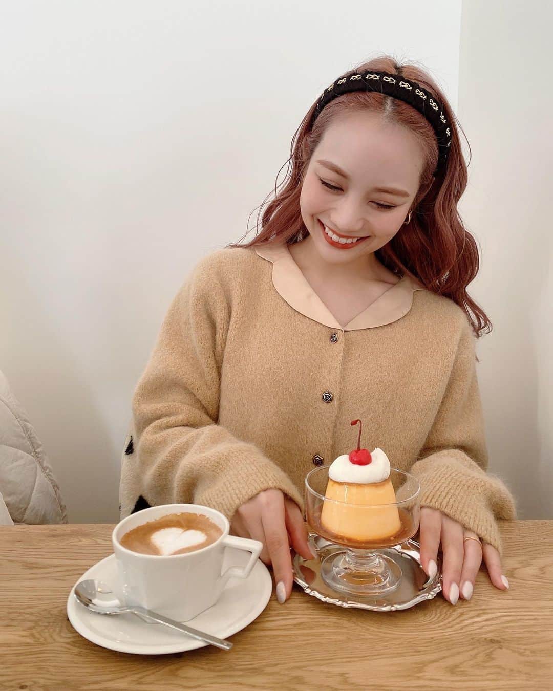 安中亜美さんのインスタグラム写真 - (安中亜美Instagram)「ㅤㅤㅤㅤㅤㅤㅤㅤㅤㅤㅤㅤㅤ この間久しぶりにカフェに行った☕️ 田舎のカフェってなんか広々してて好き☺️💕 そしてとろっとろのプリンが美味しかった🍮 ショーウィンドウに並んでたケーキも どれも美味しそうやったなぁ🧁 ここはまた行きたい😌❤️ ㅤㅤㅤㅤㅤㅤㅤㅤㅤㅤㅤㅤㅤ #滋賀カフェ#toppen#トッペン#カフェ#cafe#滋賀#プリン#レトロプリン#多賀大社」1月6日 18時32分 - amitwinsworld