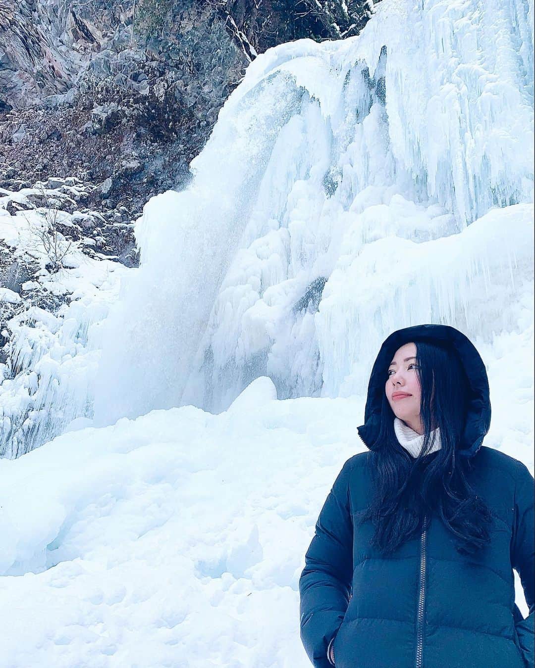 黒木桃子のインスタグラム：「凍った滝❄️✨  #善五郎滝」