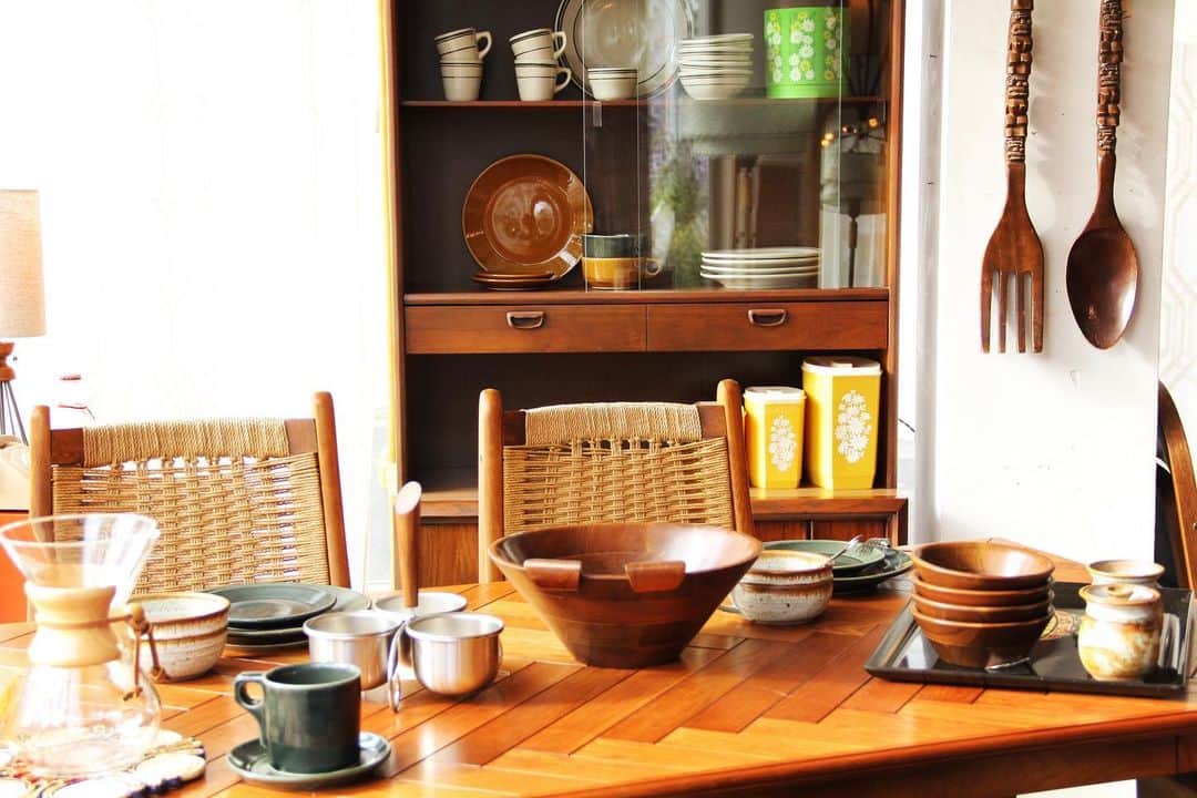 のインスタグラム：「. New vintage items have arrived @acme_furniture 🥪🍳  Contact:ACME Furniture MEGURO St. TEL: 03-5720-1071 Mail: acme-jsf@acme.co.jp」