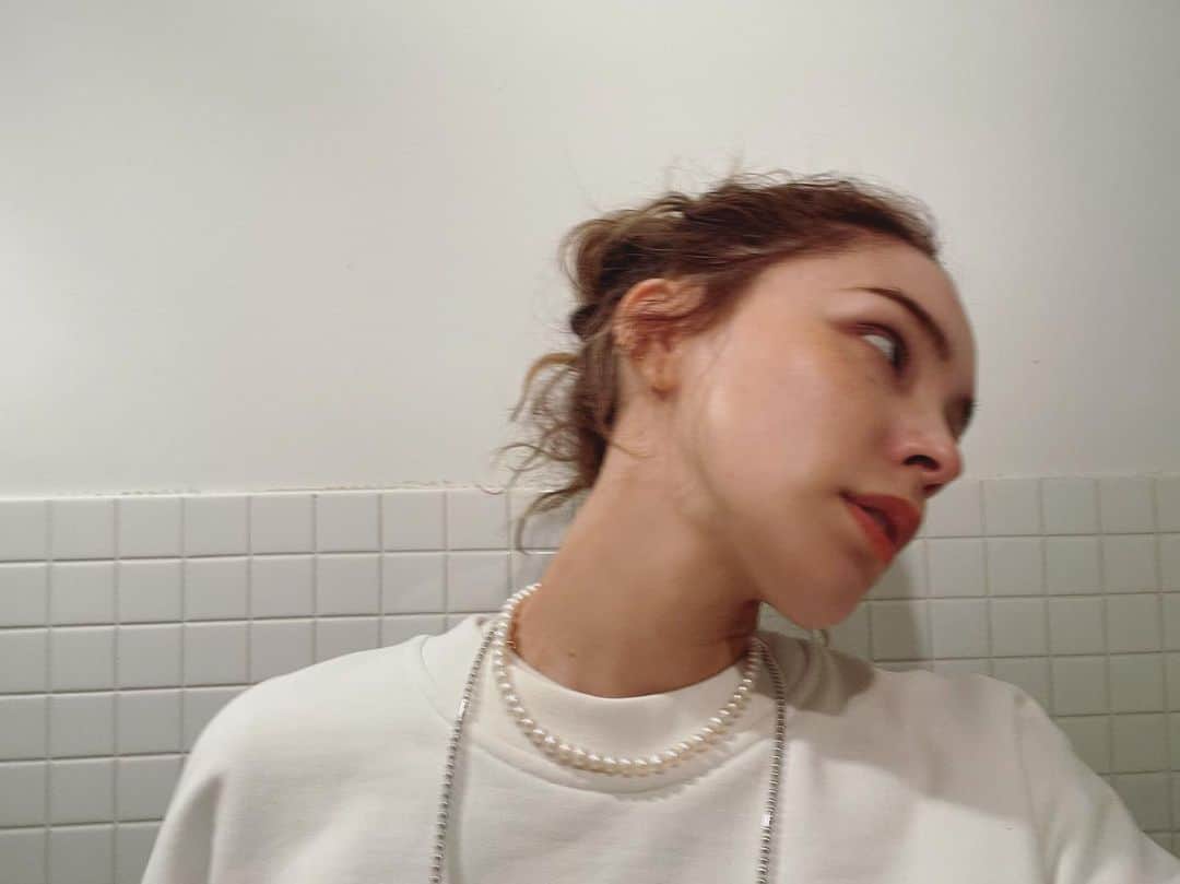 ステファニーのインスタグラム：「🤍🦪🤍🦪 WHITE.」