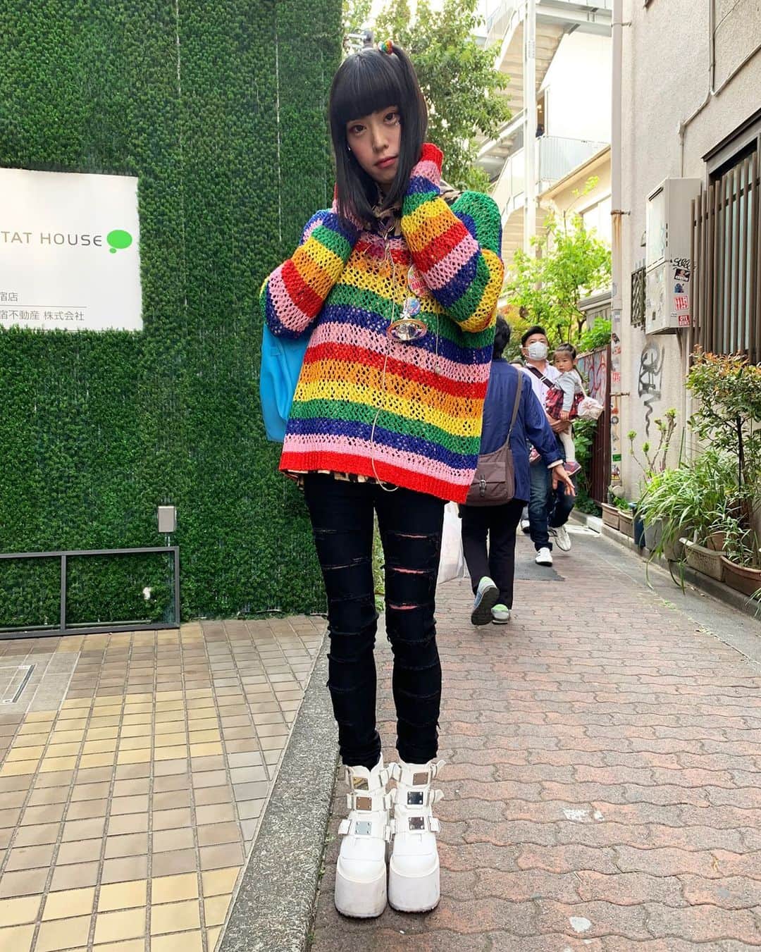 のインスタグラム：「@uri_hanazono  05/2019﻿  @fruitsmag﻿ @aoki_street.1985﻿ ﻿ #FRUiTS_season2﻿ ﻿ #streetfashion_Harajuku_Tokyo_05/2019﻿ #streetfashion_Harajuku_Tokyo_2019﻿ #streetfashion_Harajuku_Tokyo ﻿ #streetfashion_Harajuku﻿ #streetfashion #streetstyle #Harjuku ﻿ #shoichi_aoki ﻿ ﻿ ﻿ shop﻿ ↓↓↓↓﻿ https://fruitsshop.theshop.jp/ ﻿ international shop﻿ ↓↓↓↓﻿ https://tokyofruits.com/  #street_eo #qingmuzhengyi #harajukustreetstyle #原宿街拍 #東京街拍 #东京街拍 #日本街拍 #原宿街头时尚 #东京街头时尚 #日本街头时尚 #原宿街頭時尚 #東京街頭時尚 #日本街頭時尚 #原宿潮人 #東京潮人 #东京潮人 #日本潮人」
