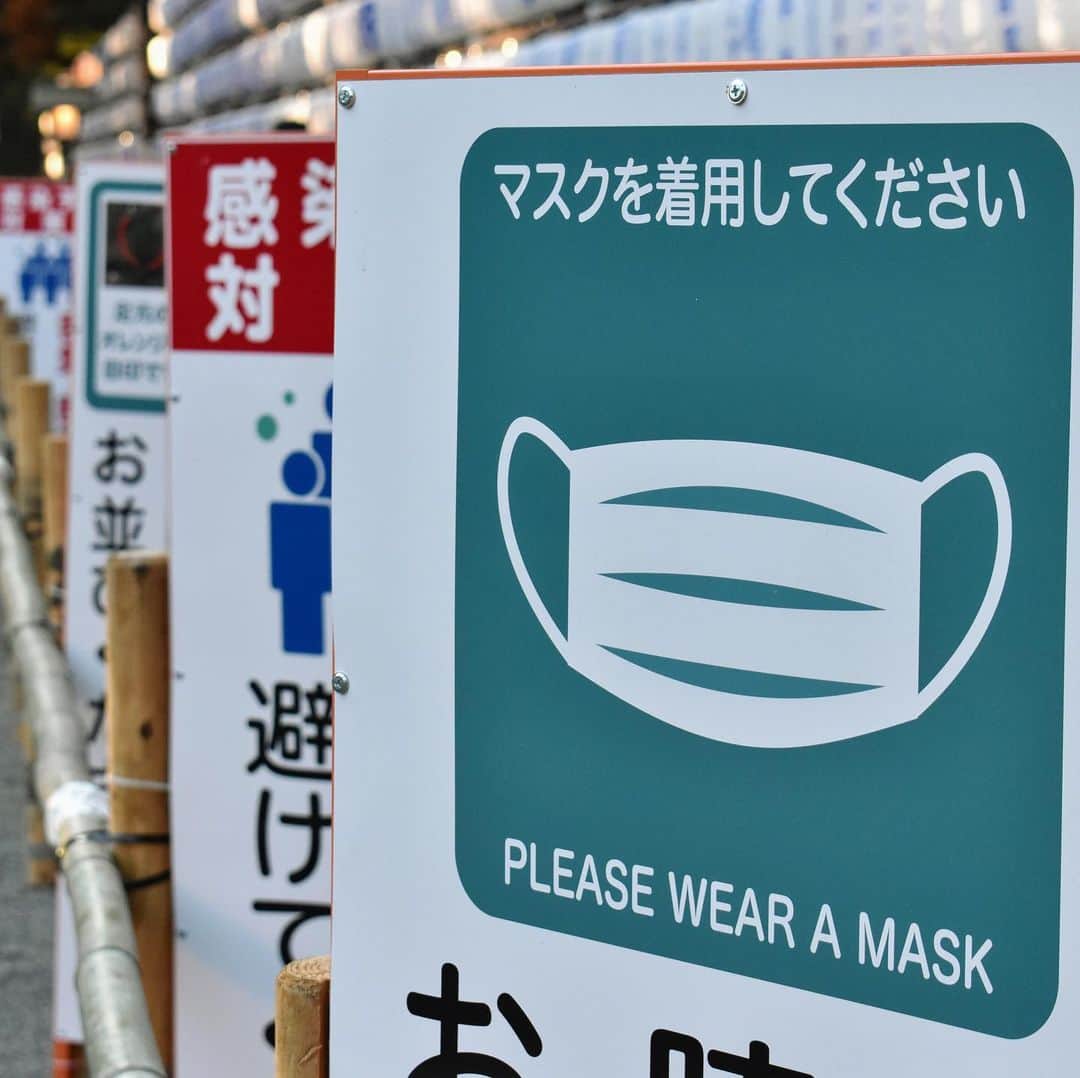 The Japan Timesさんのインスタグラム写真 - (The Japan TimesInstagram)「People make a New Year's visit to Meiji Jingu, a Shinto shrine in Tokyo's Shibuya Ward, and crowd nearby shopping streets in Harajuku on Jan. 1, taking COVID-19 precautions such as wearing masks. Many shrines and temples have reported a huge dip in visitors as coronavirus cases continue to climb in the country. 📸 Tomohiro Osaki . . . . . . #Japan #Tokyo #Shibuya #Harajuku #news #coronavirus #shrine #temple #japantimes #日本 #東京 #原宿 #渋谷 #ニュース #新型コロナウイリス #ジャパンタイムズ #神社 #寺 # #初詣 #⛩」1月6日 18時55分 - thejapantimes