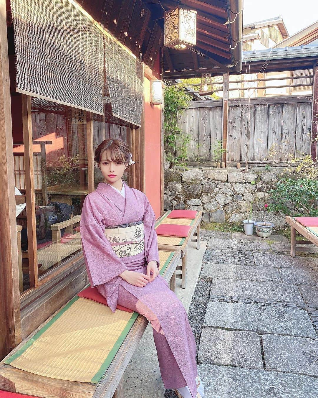 Isakoさんのインスタグラム写真 - (IsakoInstagram)「訪問着👘💕 　 ドレスの撮影が大好きですが同じくらいに 和装も大好き🥰背筋がシュッと伸びて凛となれます🎍  今年はそんな大好きなお着物と、モデルだけでない関わり方をして日本文化の継承を手助けできるように頑張るという目標があります💫💫 　 また報告するのでみんなにも応援して欲しいです🥰 　  そして昨日は沢山のお祝いメッセージをありがとうございました😭とってもとっても幸せです💕 　 　 　  　  　 #着物#着物ヘア#きものコーディネート#きもの#着物コーディネート#着物女子#着物ヘアアレンジ#着物コーデ#着物デート#訪問着#和装ヘア#和装#和装ヘアアレンジ#kimonostyle#kimonofashion」1月6日 18時56分 - ichaaako