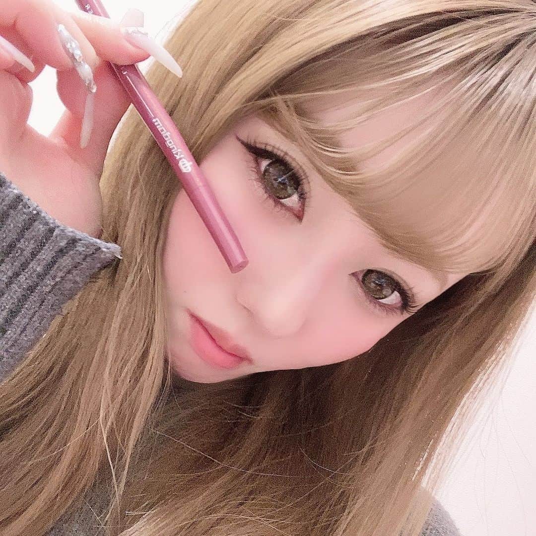 ゆんのインスタグラム：「🌟 . モニター紹介👁 . キングダムリキッドアイライナーWP バーガンディのアイライナー✨ . 色が薄いからインラインで引いてちょうどいい感じ🤔 . ナチュラルメイク好きな人は好きそうな色でした😌 . #川崎 #横浜 #新宿 #歌舞伎町#六本木 #銀座 #名古屋 #ミナミ #北新地 #神奈川 #すすきの #キャバクラ #キャバ嬢 #ガールズバー #シャンパン  #水商売 #夜職 #キャバ嬢メイク #キャバ嬢ヘアメイク #キャバドレス #ドレス #いいね返し #キングダムリキッドアイライナー #オレンジブラウン #フォトジェeye」