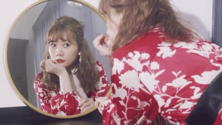 PIA official Instagramのインスタグラム：「PIA公式通販サイトのLILY ANNAにて、 MACO×LILY ANNAコラボコンテンツ I AM CUSTOMIZABLE Vol.6が公開中💛  “MACOのビューティー事情”をカラコンと共にご紹介💄 是非、TOPのリンクからご覧ください😊  カラコンはfeliamoのチュールブラウンです👌 レースのように重なり合う細やかな ドットデザインが瞳を美しく 立体的に見せる裸眼風レンズです😊  ------------------------- BRAND： feliamo COLOR：Tulle Brown SIZE：14.2mm SPEC：DIA/14.2mm PRICE： 度なし・度あり10枚入り1600円+TAX -------------------------  #MACO #リリーアンナ #カラコン #TOPARDS #feliamo #IAMCUSTOMIZABLE」