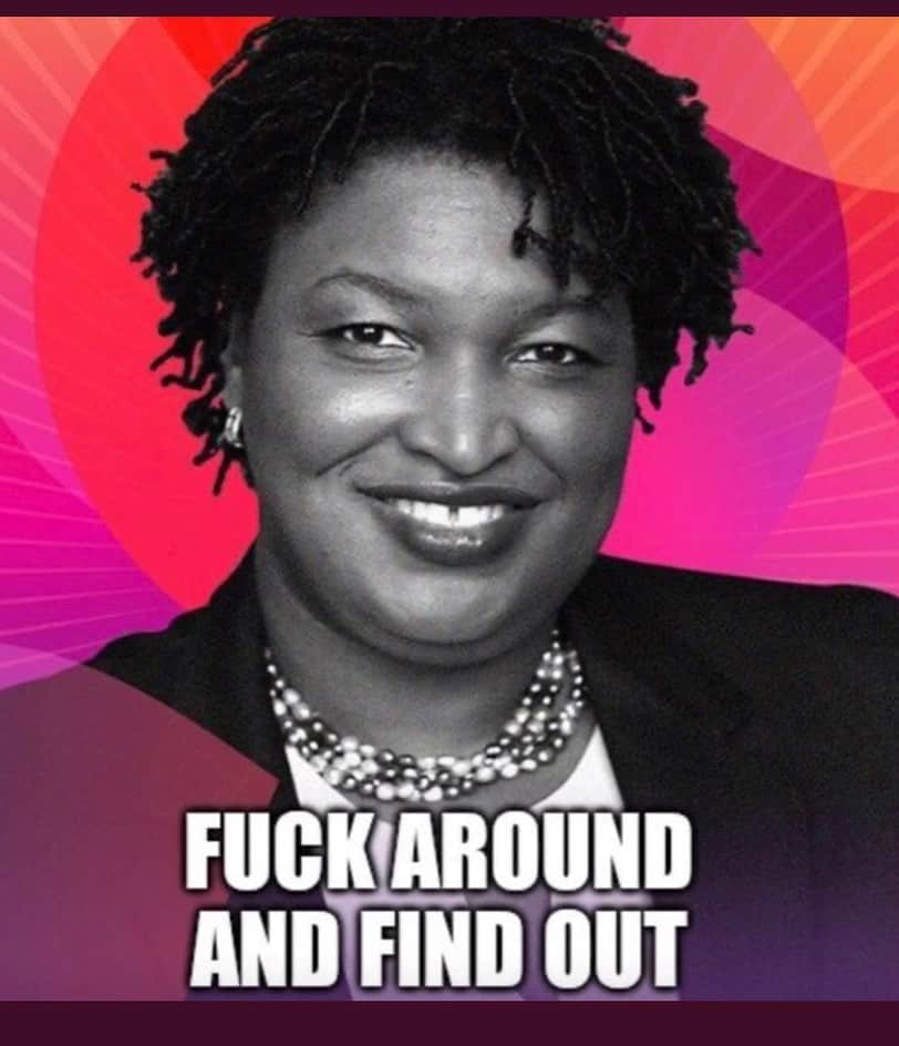 ジェニファー・エスポジートのインスタグラム：「She was wronged, wiped off the dirt, went back and organized.- then came back with an army and changed the entire fucking game!!! Talk about not letting defeat, and injustice stop you. Remember, no one allowing you at the table?? Build your own damn table, and the chairs and the whole catering hall. @staceyabrams for the win.」