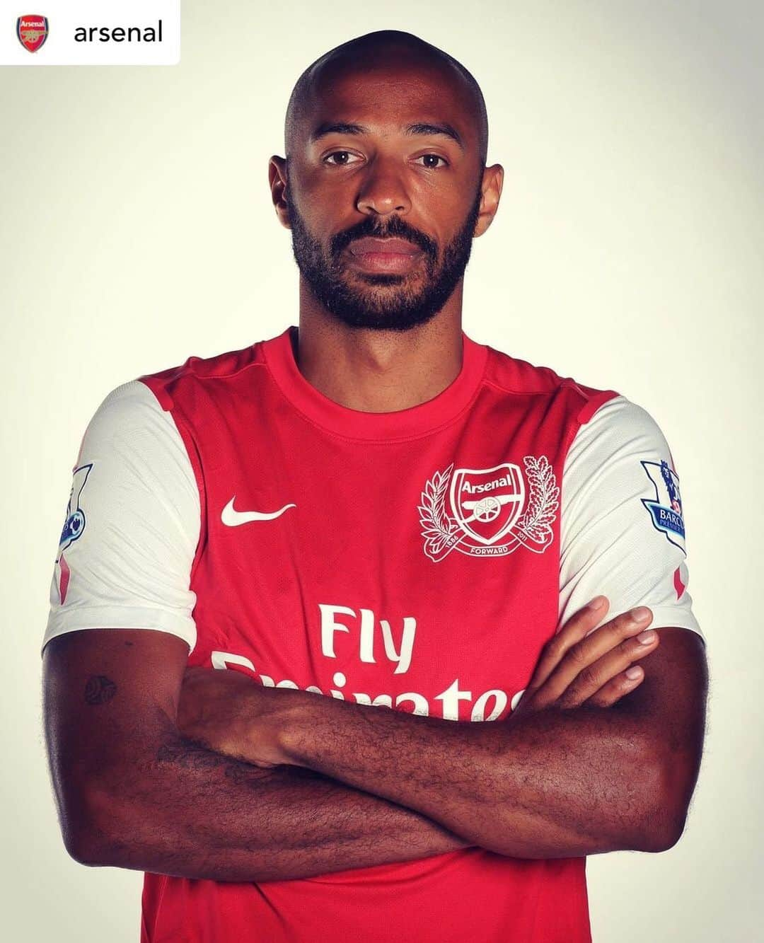 プレミアリーグさんのインスタグラム写真 - (プレミアリーグInstagram)「When Thierry Henry came back 🏠  #Repost • @arsenal  👑 𝔗𝔥𝔢 ℜ𝔢𝔱𝔲𝔯𝔫 𝔬𝔣 𝔱𝔥𝔢 𝔎𝔦𝔫𝔤 👑 ⁠⠀ ⁠⠀ #Onthisday in 2012, @thierryhenry came home⁠」1月6日 19時04分 - premierleague