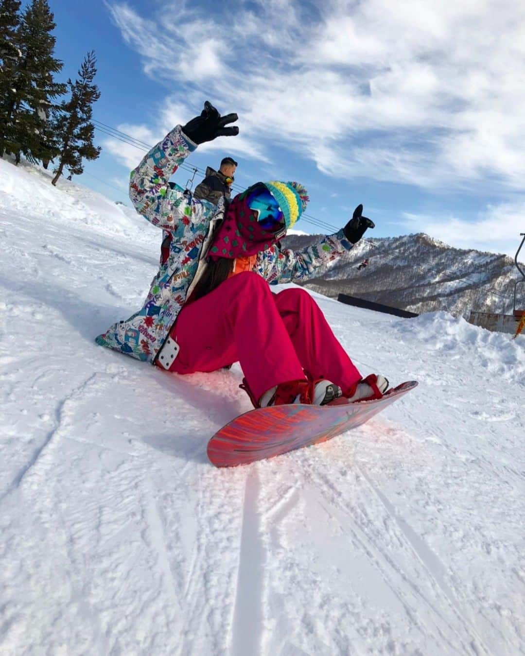 杏さゆりさんのインスタグラム写真 - (杏さゆりInstagram)「今年初滑り🏂💕✨ . 激寒と思いホッカイロとか持って来たけど、晴天に恵まれ🌞 春スノボかっ！ ってくらい暖かかった🥰 . グーフィの練習諦め カービングの練習して、ずっと爆走してました😂😂😂 . 去年1回しか行けなかったから今年は沢山滑る❤️ . #snowboarding #snowboardgirl  #スノーボード　#スノーボード女子　#スノボ女子 #スノボ女子と繋がりたい  #カービング女子  #スノーボード歴20年以上  #杏さゆり　#SayuriAnzu」1月6日 19時04分 - anzu_sayuri_official