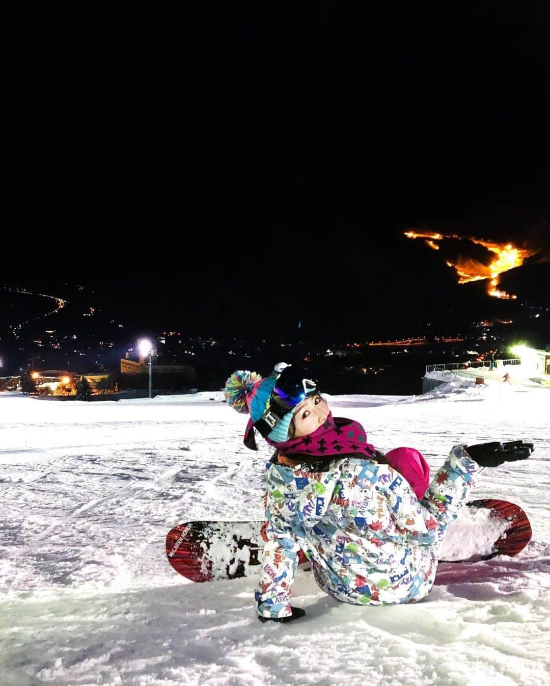 杏さゆりさんのインスタグラム写真 - (杏さゆりInstagram)「今年初滑り🏂💕✨ . 激寒と思いホッカイロとか持って来たけど、晴天に恵まれ🌞 春スノボかっ！ ってくらい暖かかった🥰 . グーフィの練習諦め カービングの練習して、ずっと爆走してました😂😂😂 . 去年1回しか行けなかったから今年は沢山滑る❤️ . #snowboarding #snowboardgirl  #スノーボード　#スノーボード女子　#スノボ女子 #スノボ女子と繋がりたい  #カービング女子  #スノーボード歴20年以上  #杏さゆり　#SayuriAnzu」1月6日 19時04分 - anzu_sayuri_official