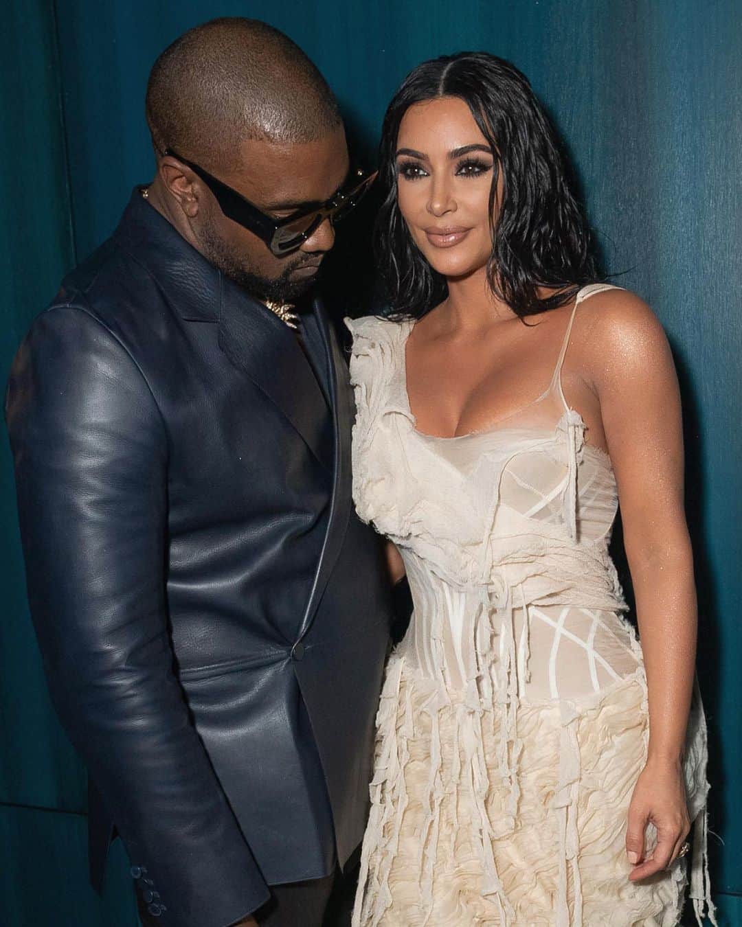 ELLE Czechさんのインスタグラム写真 - (ELLE CzechInstagram)「Opravdu se Kim Kardashian a Kanye West rozvádí? Po téměř sedmi letech manželství se zdá, že power couple Kim Kardashian a Kanye West spěje ke svému konci. Pár se dal dohromady v roce 2012 a opulentní svatba v Itálii se konala dva roky poté. Kim a Kanye již žijí delší dobu odloučeně, a dokonce ani svátky netrávili pohromadě.   Více se dozvíte na elle.cz, sledujte #Stories nebo #LinkInBio.   —— Foto: @gettyimages   #ELLECzech #ELLE #HotNews #KimKardashian #KanyeWest」1月6日 19時27分 - elleczech
