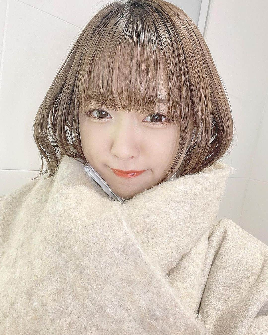 香月杏珠さんのインスタグラム写真 - (香月杏珠Instagram)「🧥🧣🌬❣️  ・  女の子のマフラーでモフってなる髪の毛可愛くない？♡」1月6日 19時25分 - anjyu_neko