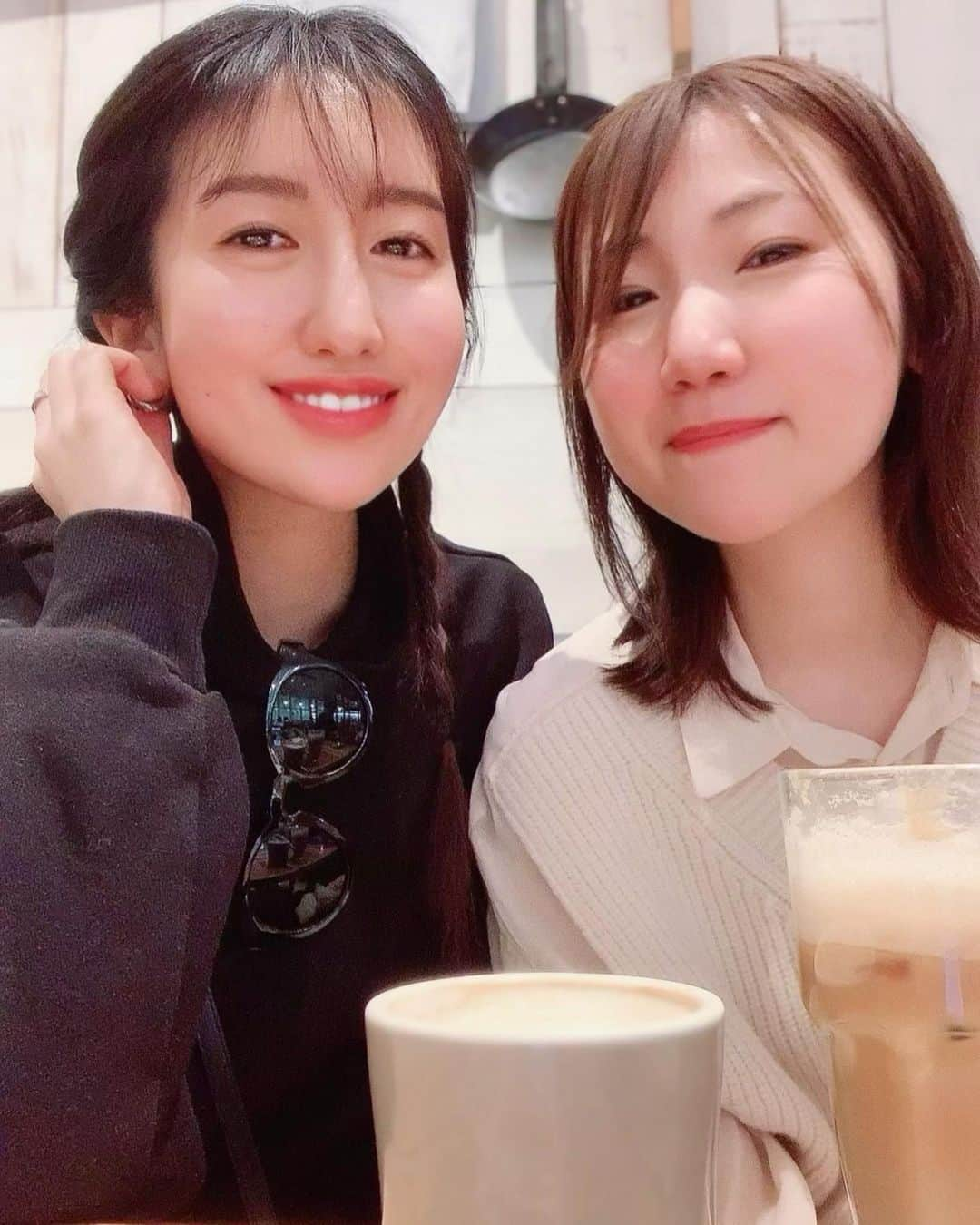 井上茉倫（月神まりな）さんのインスタグラム写真 - (井上茉倫（月神まりな）Instagram)「函館なまりが特別に強い親友ちゃん❤️ 今回の帰省は おじいちゃんおばあちゃんのお願いで出掛ける事を禁じられているので サクッと会ったよー👭🏻☕️🪁」1月6日 19時26分 - inoue_marin