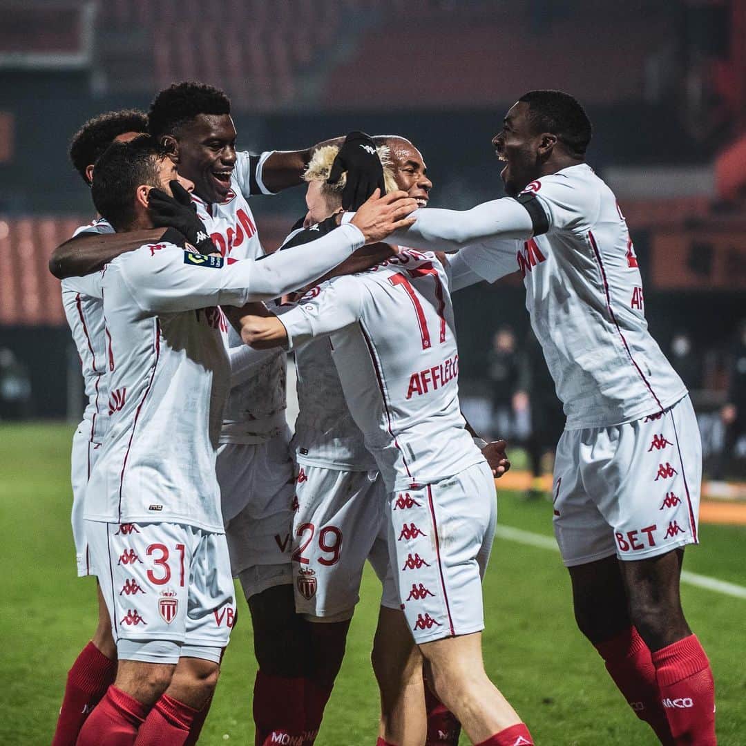 ASモナコさんのインスタグラム写真 - (ASモナコInstagram)「What a way to start 2021! 🤩 A crazy game and a large victory 5-2 against Lorient 👊  Quelle belle manière de démarrer 2021 ! 🤩 Un match fou pour une victoire 5-2 sur le pelouse de Lorient 👊 #FCLASM」1月7日 4時56分 - asmonaco