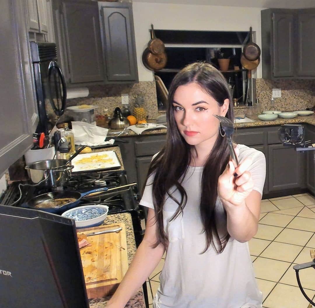 サーシャ・グレイのインスタグラム：「I made a soup...with soy milk and ice?  Check it out here  https://m.sashagrey.com/kongguksu #koreanfood #homemadefood #cookingathome」