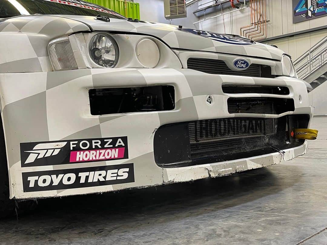 ケン・ブロックさんのインスタグラム写真 - (ケン・ブロックInstagram)「My Ford Escort RS Cossie V2 is finally back at the Hoonigan Racing headquarters after its long trip to/from Rally Legend (in San Marino - which is approx. 6,000 miles away) which took it only 7 weeks. A few “blemishes” show the abuse from another 1st in class (and 3rd overall) and 1st in the Legends Show (same result as in 2019) at one of my favorite rally events in the world!! #BlockEscortCossieV2 #CossieWorldTour #RallyLegend」1月7日 5時13分 - kblock43