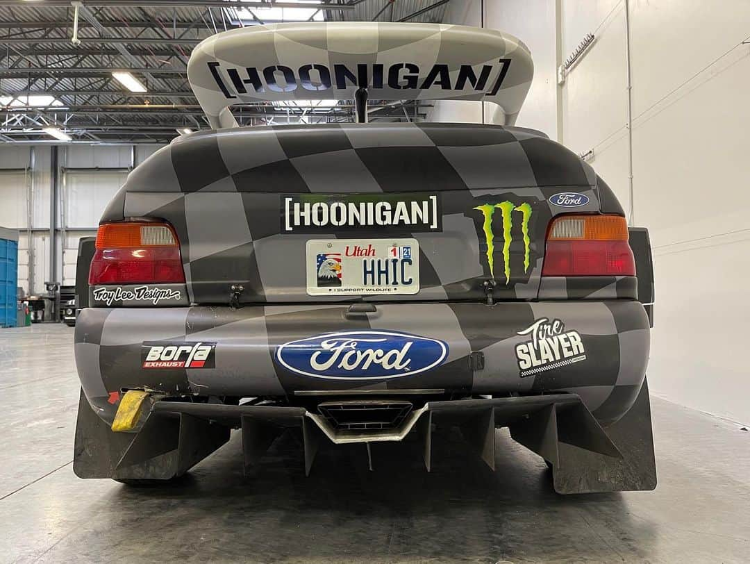 ケン・ブロックさんのインスタグラム写真 - (ケン・ブロックInstagram)「My Ford Escort RS Cossie V2 is finally back at the Hoonigan Racing headquarters after its long trip to/from Rally Legend (in San Marino - which is approx. 6,000 miles away) which took it only 7 weeks. A few “blemishes” show the abuse from another 1st in class (and 3rd overall) and 1st in the Legends Show (same result as in 2019) at one of my favorite rally events in the world!! #BlockEscortCossieV2 #CossieWorldTour #RallyLegend」1月7日 5時13分 - kblock43