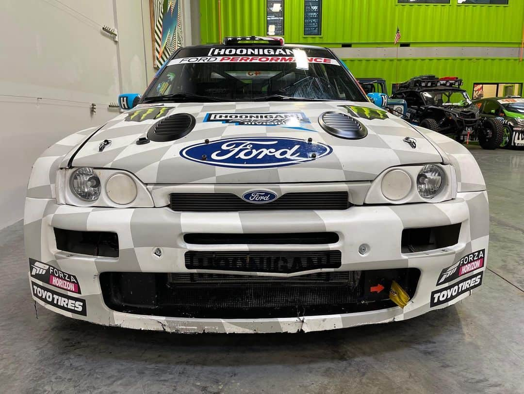 ケン・ブロックさんのインスタグラム写真 - (ケン・ブロックInstagram)「My Ford Escort RS Cossie V2 is finally back at the Hoonigan Racing headquarters after its long trip to/from Rally Legend (in San Marino - which is approx. 6,000 miles away) which took it only 7 weeks. A few “blemishes” show the abuse from another 1st in class (and 3rd overall) and 1st in the Legends Show (same result as in 2019) at one of my favorite rally events in the world!! #BlockEscortCossieV2 #CossieWorldTour #RallyLegend」1月7日 5時13分 - kblock43