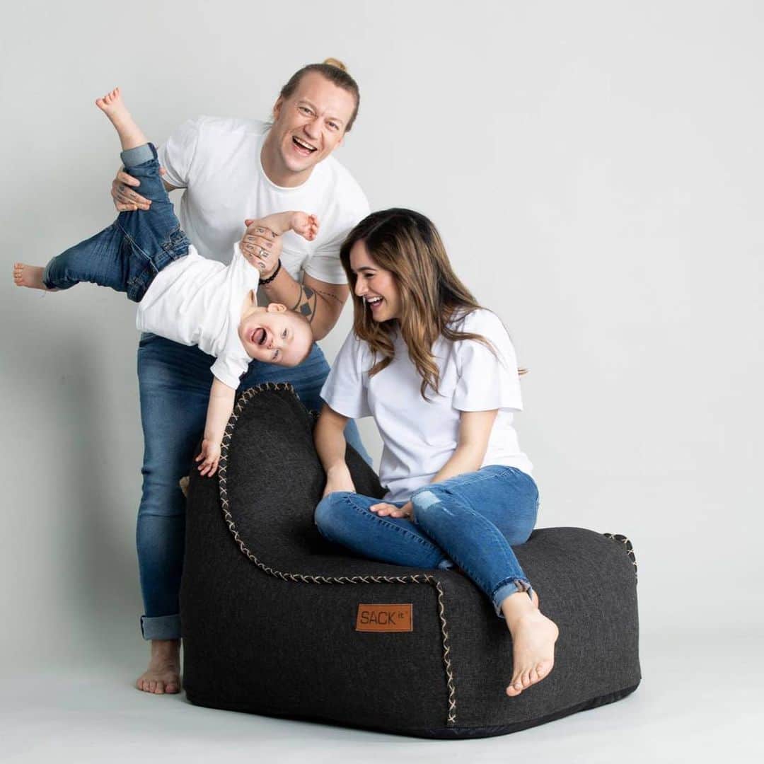 チャチー・ゴンザレスのインスタグラム：「We needed a corny matching family photo...but they actually came out SUPER CUTE. I love my family so much 😍 also, hello 2021....I have a great feeling about you ❤️」
