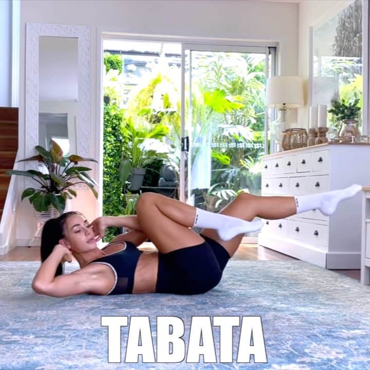 Danielle Robertsonのインスタグラム：「TABATA 🔥  Who’s ready for a sweat sesh? 💦 My new Lean Shape Tone program includes heaps of fun and effective workouts to help you lean up and smash your fitness goals this year! Here is an example of a some of the workouts you can find in this 6 week program! If you’re keen to get amongst a workout program make sure to get out my programs available at www.dannibelle.com (link in my bio)  HOW TO DO THE THINGS: Alternate between the two exercises in each Tabata Workout Set. Perform the first move for 20 seconds followed by 10 seconds rest before moving on to the second exercise in the Tabata. Complete 4 rounds of each Tabata and then allow 60 seconds rest between 💪  WORKOUT   4 SETS  TABATA 1: - Bicycles - X-Jumps   TABATA 2: - Plank w/ Shoulder Tap - Pop Squats   TABATA 3: - Burpees - V-Sit  TABATA 4: - Squat Pulse - Lying Leg Raises」
