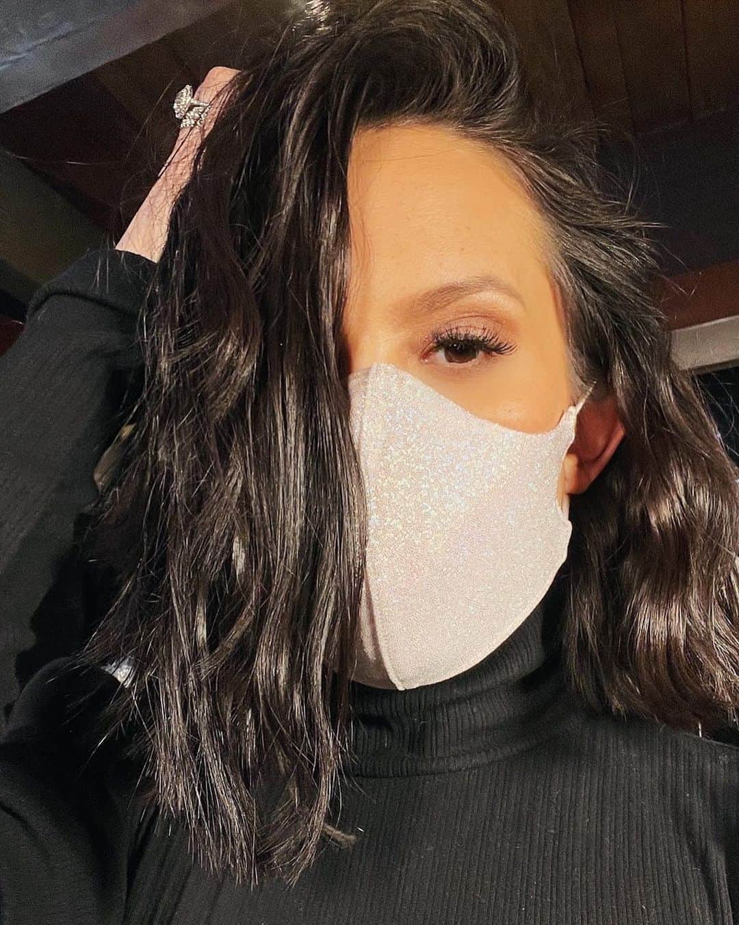 のインスタグラム：「Hope your New Year has started out okay despite what’s going on in the world. For those of you who are going a little stir crazy... together we will get through this...one mask at a time. Please stay safe out there and do your part! #CherylBurkeMasks #WearAMask」