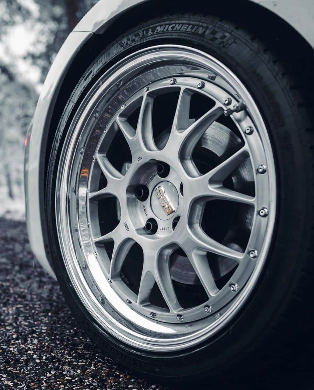 ミシュランさんのインスタグラム写真 - (ミシュランInstagram)「What’s more pure than the driven snow? A road that doesn’t have any.  📸 : @devreezy @bbs.wheels   🚙: @aspect.raw  #WheelWednesday #PilotSportAS3+  #nissan #370z」1月7日 5時32分 - michelinusa