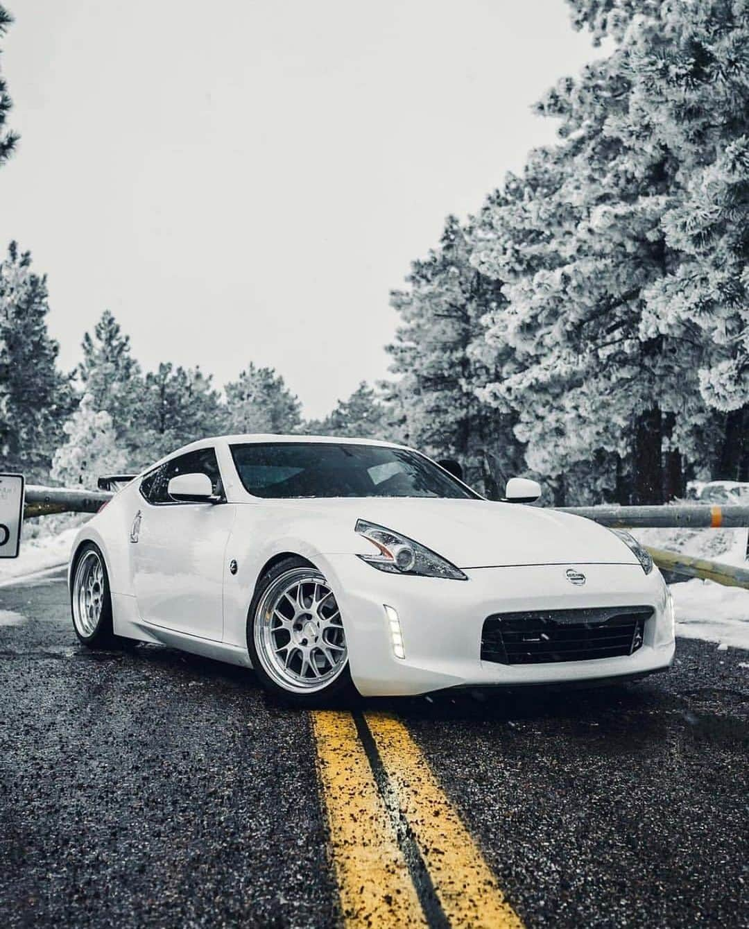 ミシュランのインスタグラム：「What’s more pure than the driven snow? A road that doesn’t have any.  📸 : @devreezy @bbs.wheels   🚙: @aspect.raw  #WheelWednesday #PilotSportAS3+  #nissan #370z」