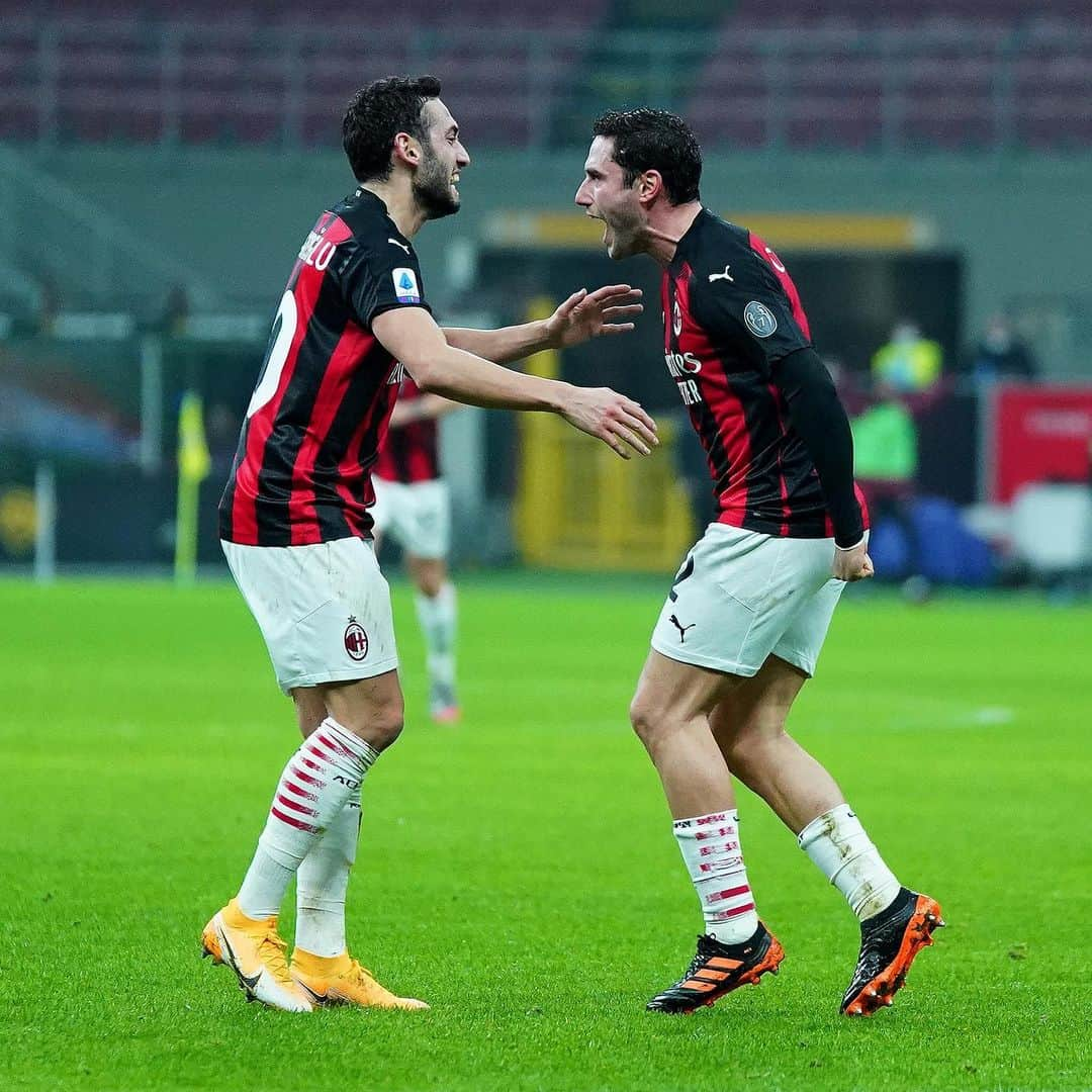 ACミランさんのインスタグラム写真 - (ACミランInstagram)「What a goal, @davidecalabria2! 👏⚽️🔴⚫️ #MilanJuve #SempreMilan」1月7日 5時47分 - acmilan