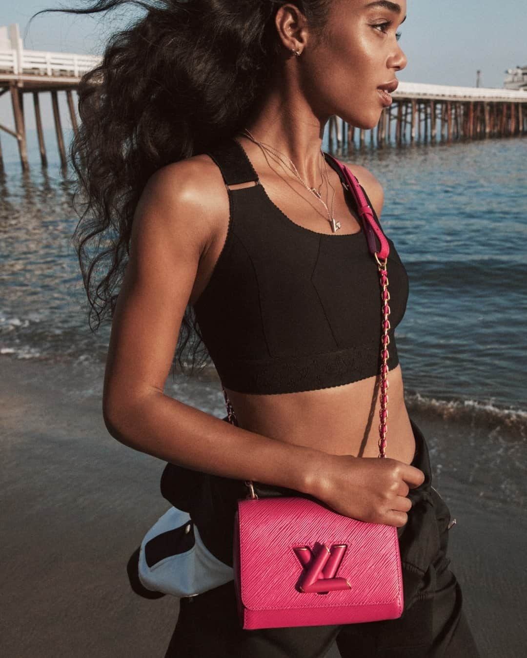 ルイ・ヴィトンさんのインスタグラム写真 - (ルイ・ヴィトンInstagram)「A mesmerizing seascape. @LauraHarrier sports the new Twist monochrome in freesia, adding a vivid burst of color to her look. Explore the new #LouisVuitton campaign via link in bio.」1月7日 6時00分 - louisvuitton